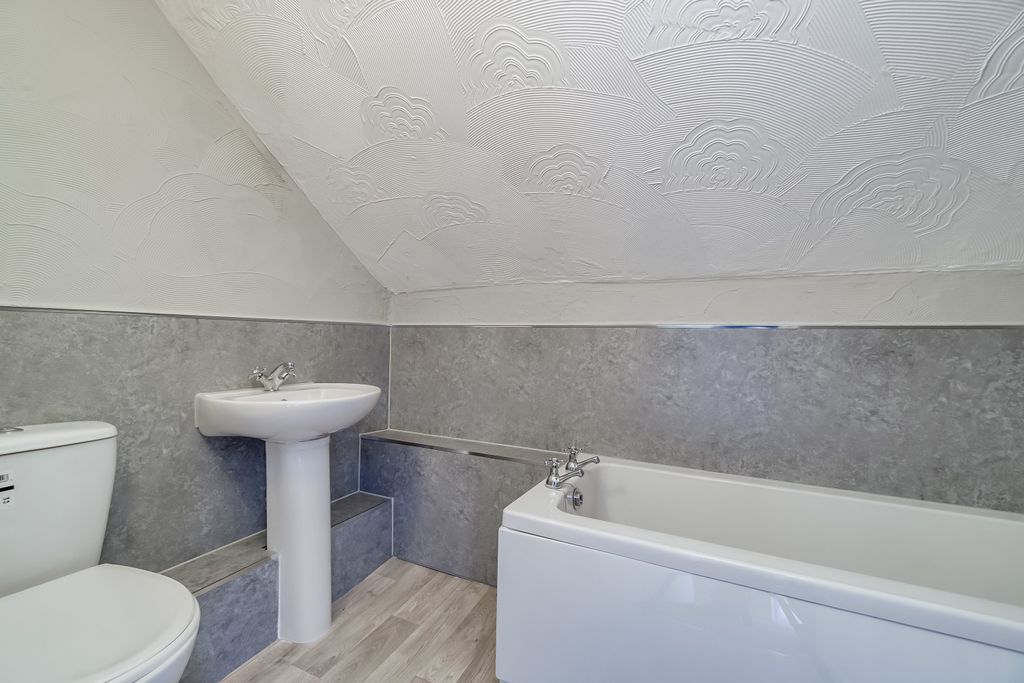 Property photo 3 of 7 0005