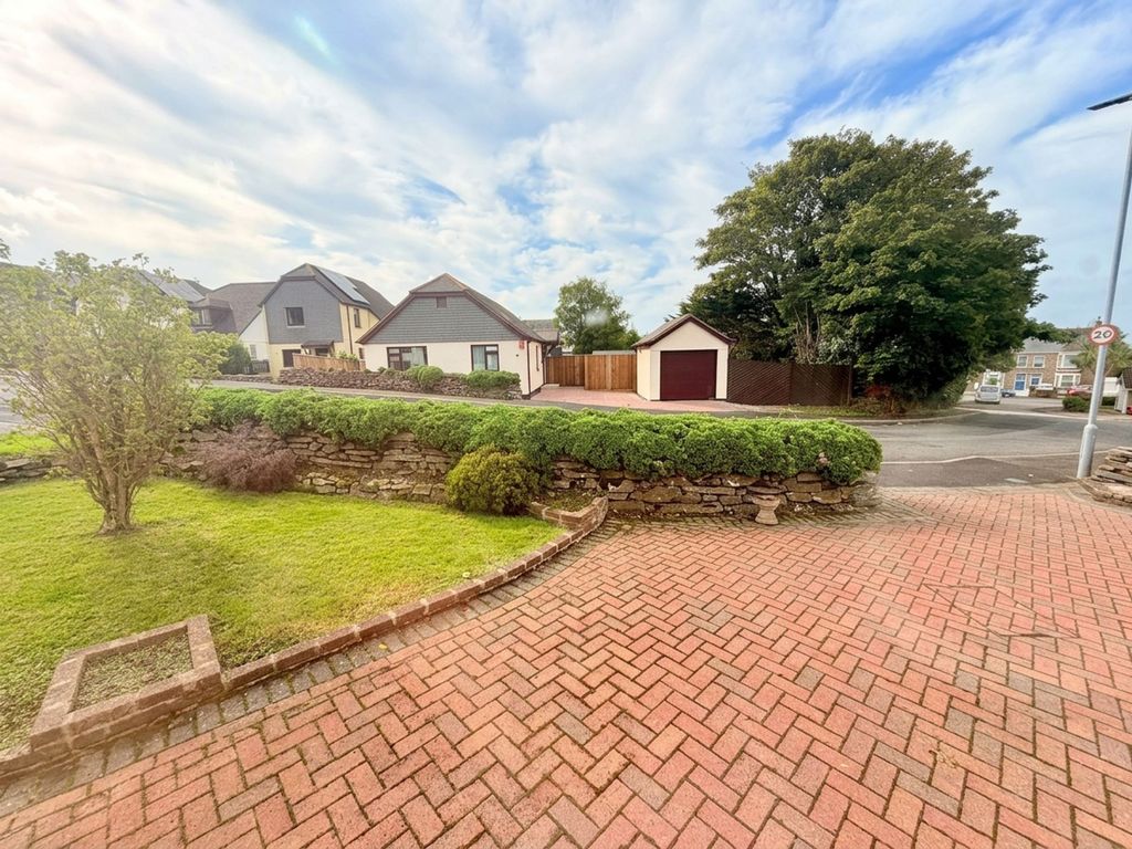 Property photo 2 of 20