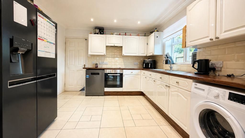 Property photo 3 of 17 Kitchen.Png