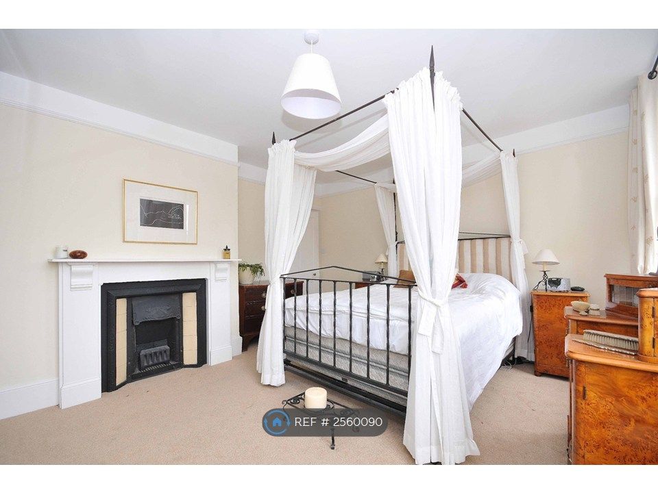 Property photo 3 of 9 Master Bedroom