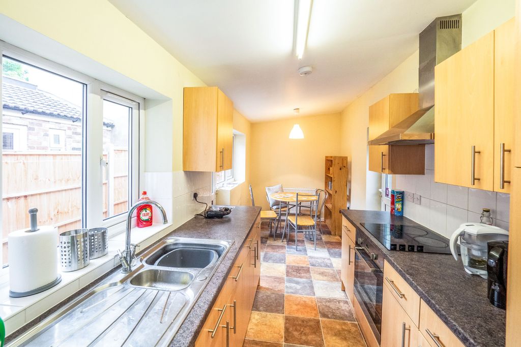 Property photo 2 of 9 Kitchen
