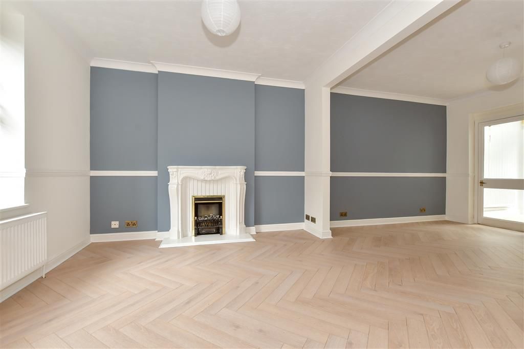 Property photo 2 of 12 Lounge