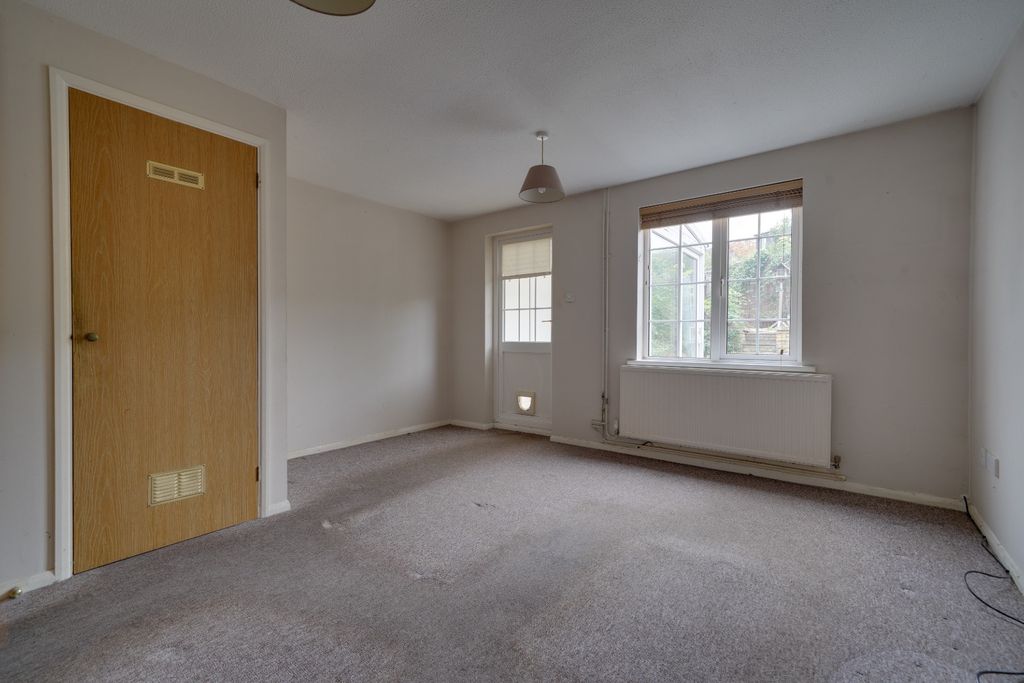 Property photo 3 of 11 4618633