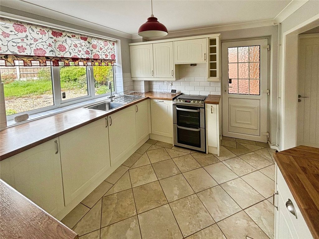Property photo 3 of 12 Kitchen
