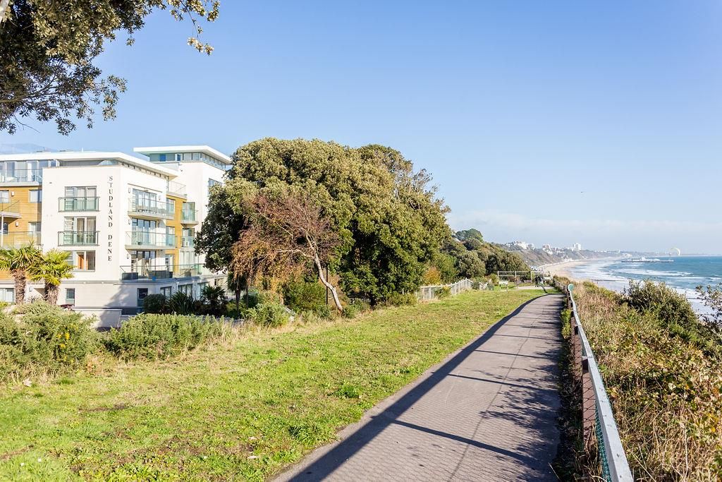 Property photo 2 of 19 18Astudlanddene-Ph1_Web300.Jpg