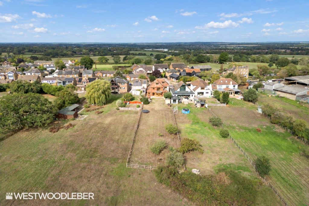 Property photo 1 of 45 Downfieldroad_65.Jpg