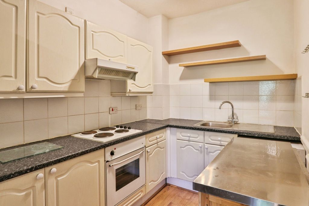 Property photo 3 of 16 Photo