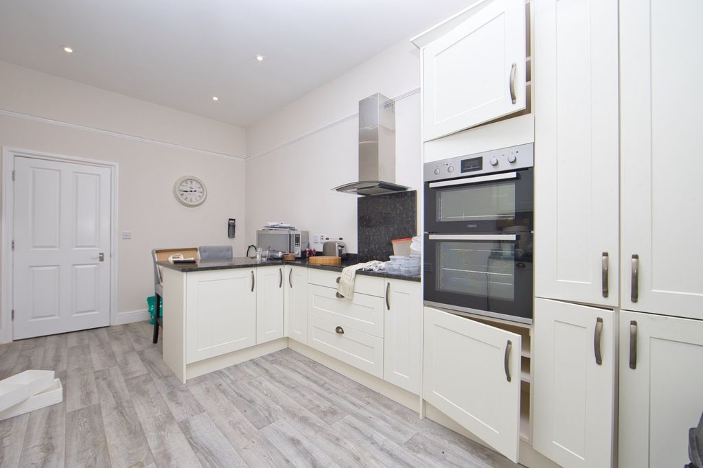 Property photo 3 of 10 Picture 3