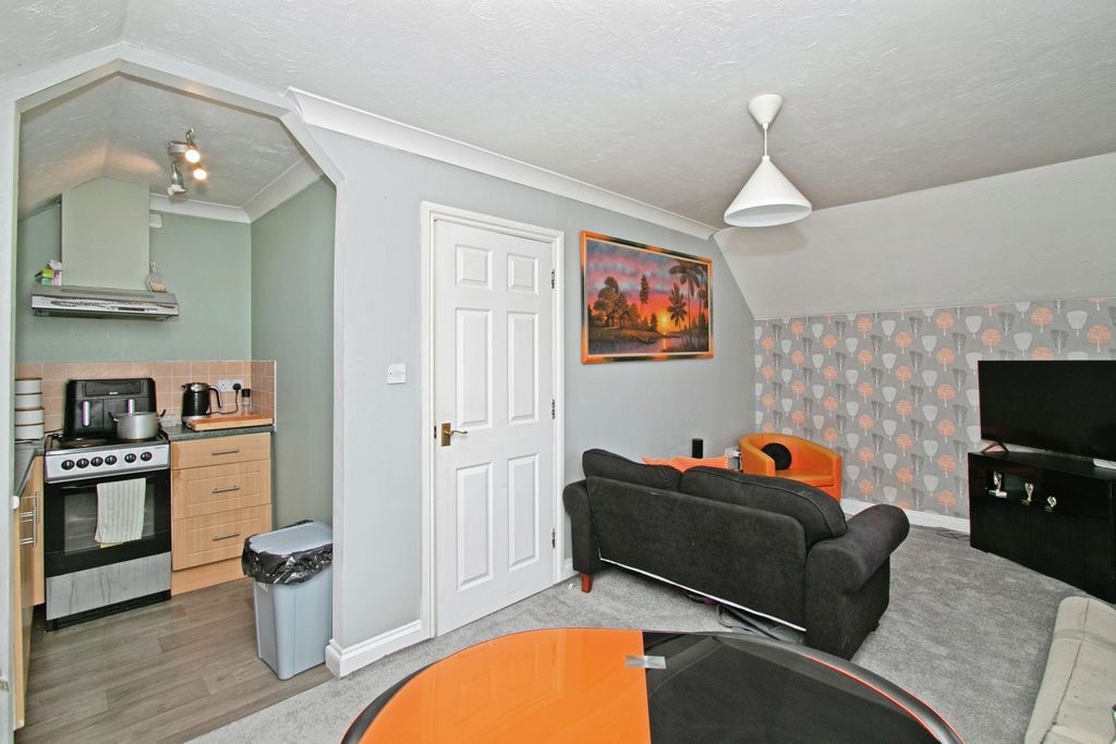 Property photo 2 of 36 Living Room/Kitchen