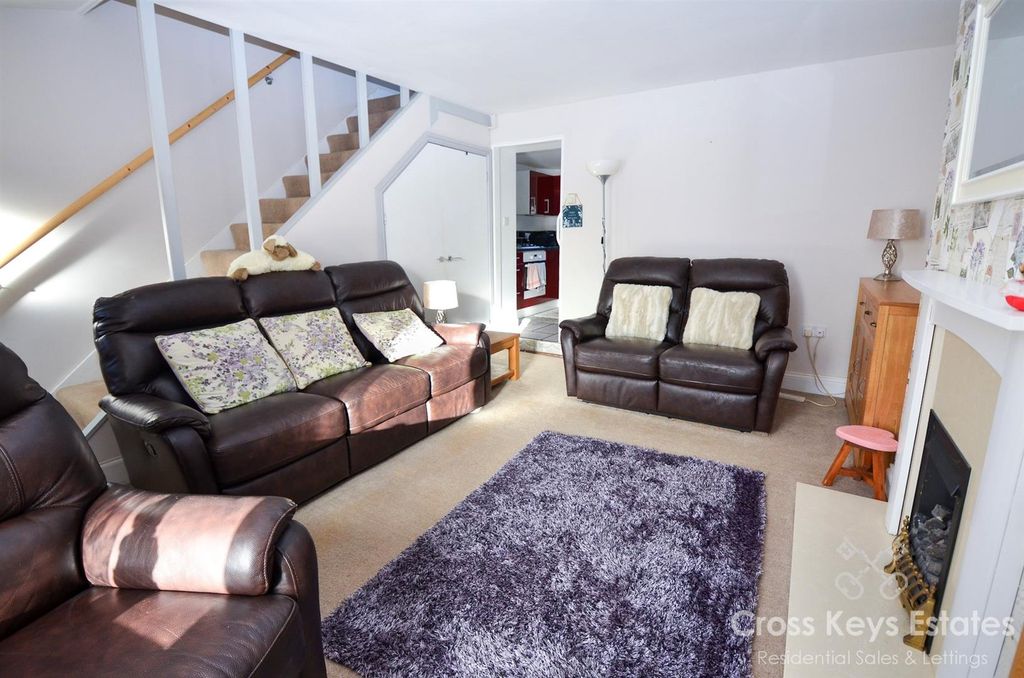 Property photo 2 of 18 Sitting Room