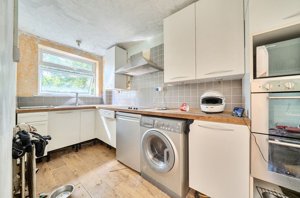 Property photo 2 of 10 1472053-12-6A2c27...