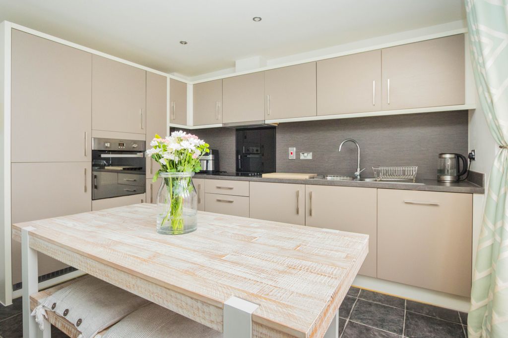 Property photo 2 of 13 Kitchen