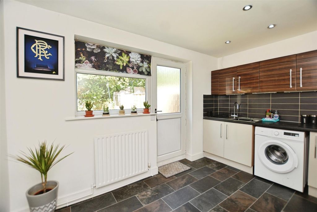Property photo 3 of 15 Kitchen
