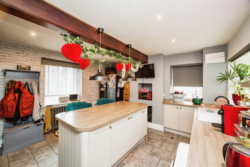 Property photo 2 of 15 Kitchen