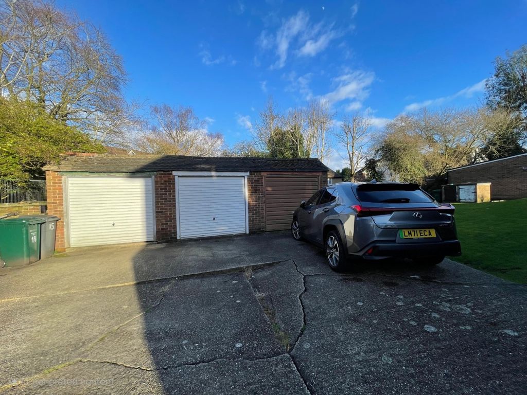 Property photo 3 of 10 3927525