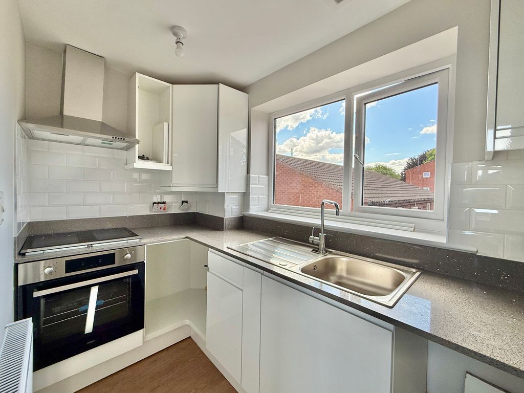 Property photo 2 of 6 Kitchen