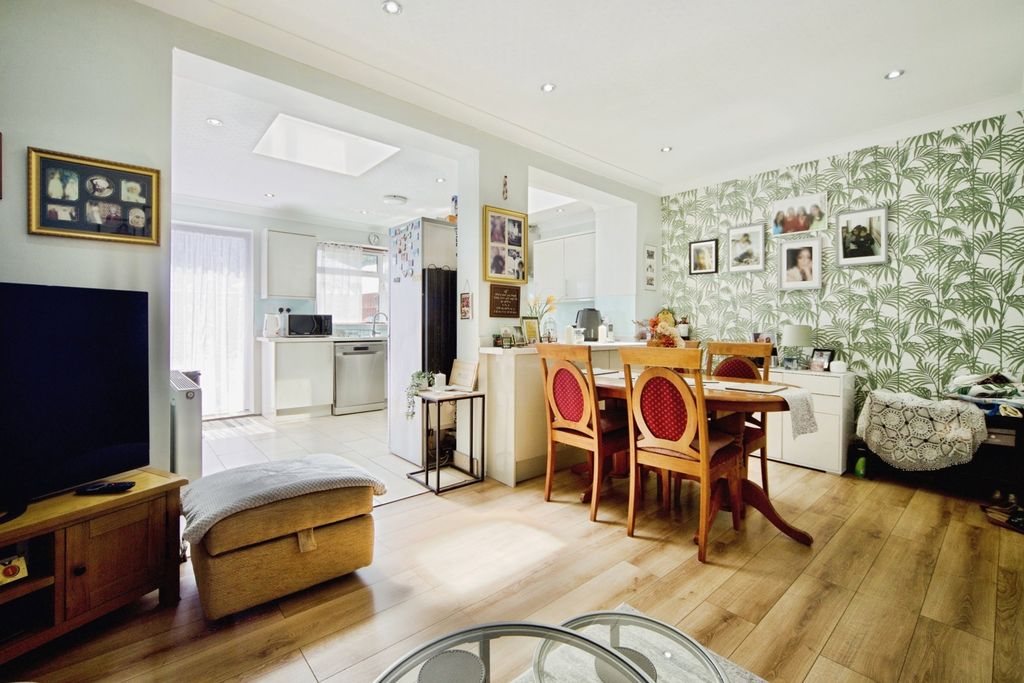 Property photo 3 of 20 Pbox-Img.Jpg