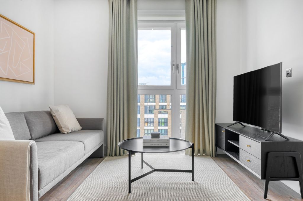 Property photo 1 of 23 Living Room