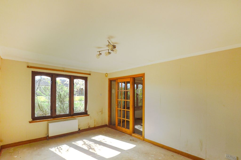 Property photo 3 of 11