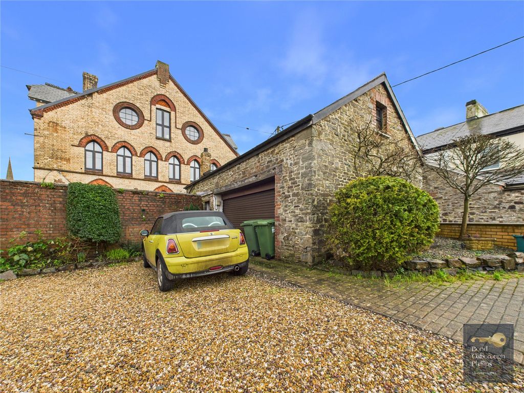 Property photo 2 of 20 Picture No. 27