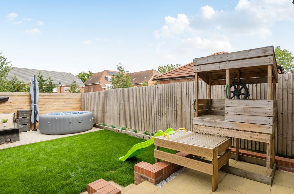 Additional image 20 of 4 bed semi-detached house for saleGalton Way, Warfield, Bracknell, Berkshire RG42