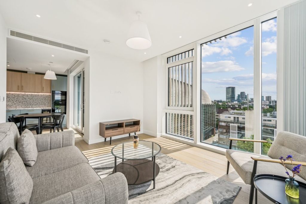 Property photo 3 of 11 Jll