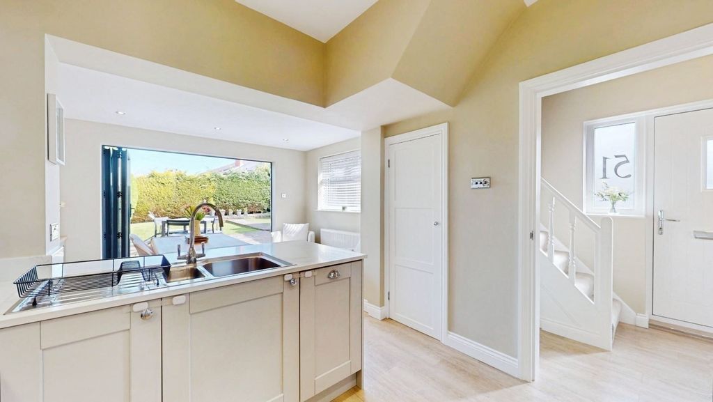 Property photo 3 of 18 Pbox-Img.Jpg