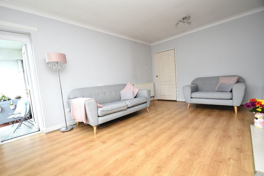 Property photo 3 of 19 5165472