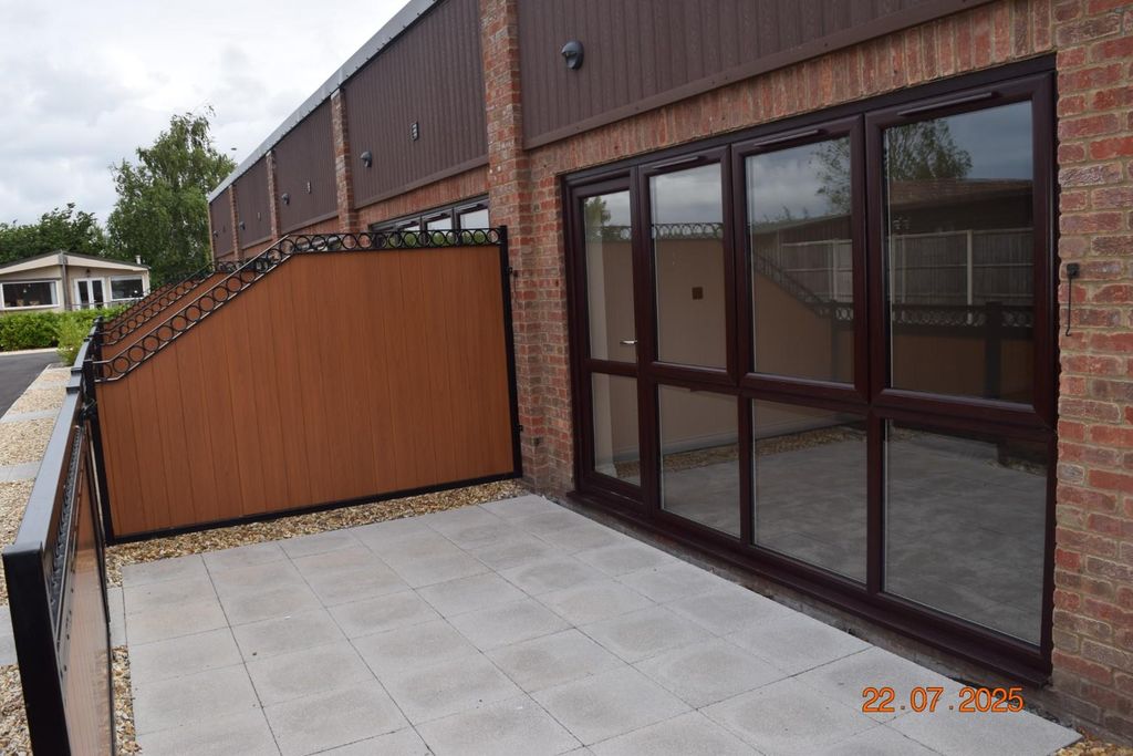 Property photo 2 of 20 Front Courtyard