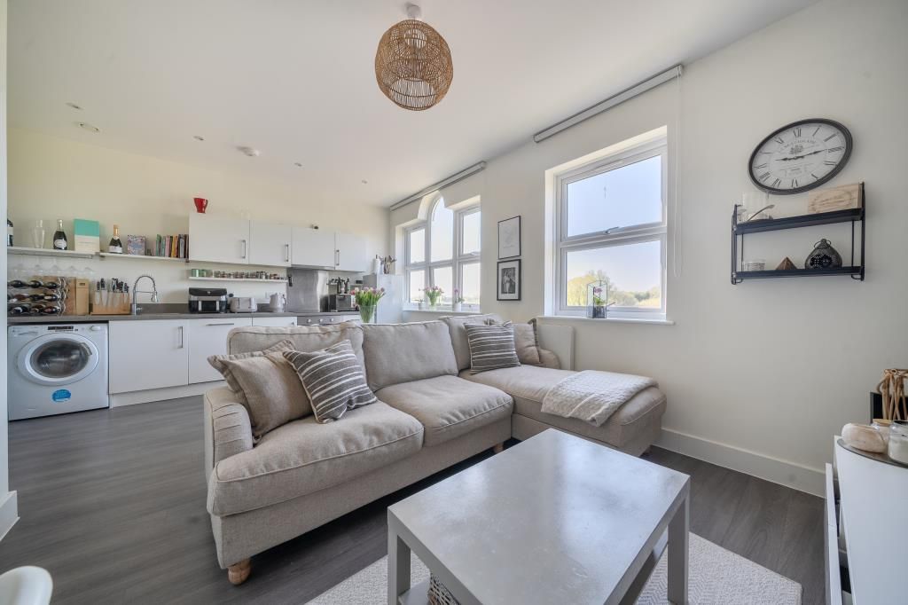 Property photo 2 of 13 Living Room/ Kitchen