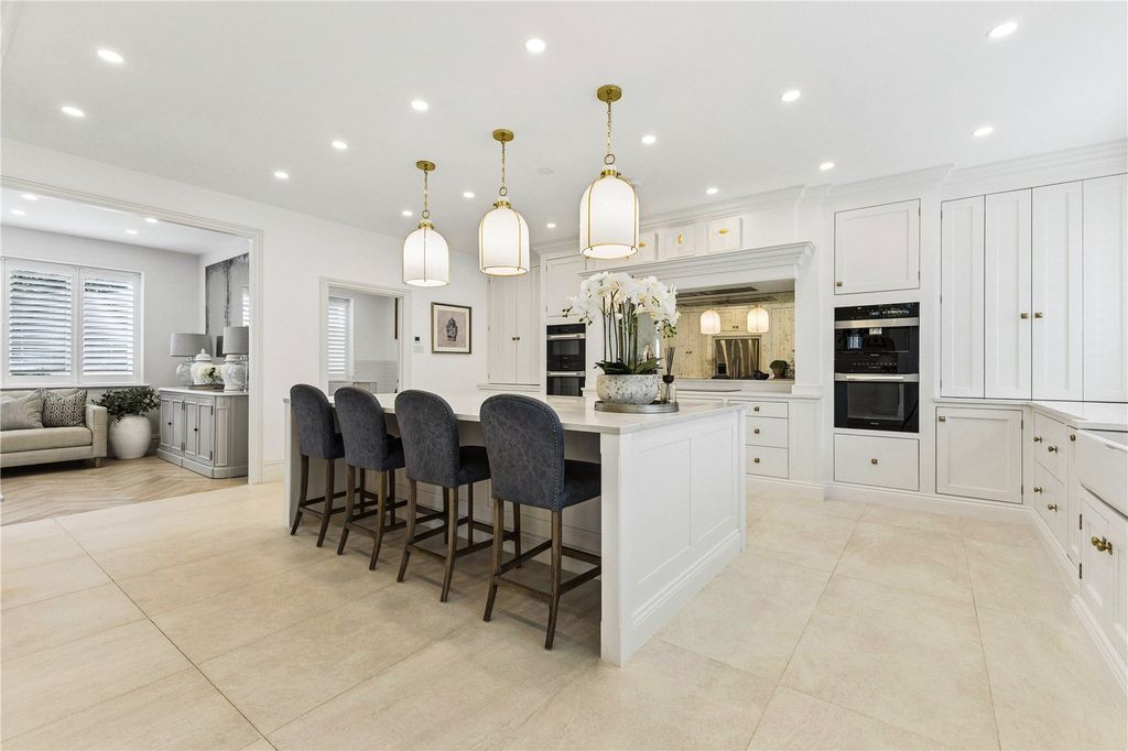 Property photo 2 of 27 Kitchen/Breakfast