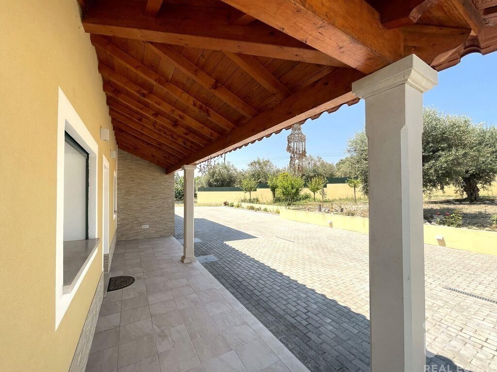 Property photo 3 of 40