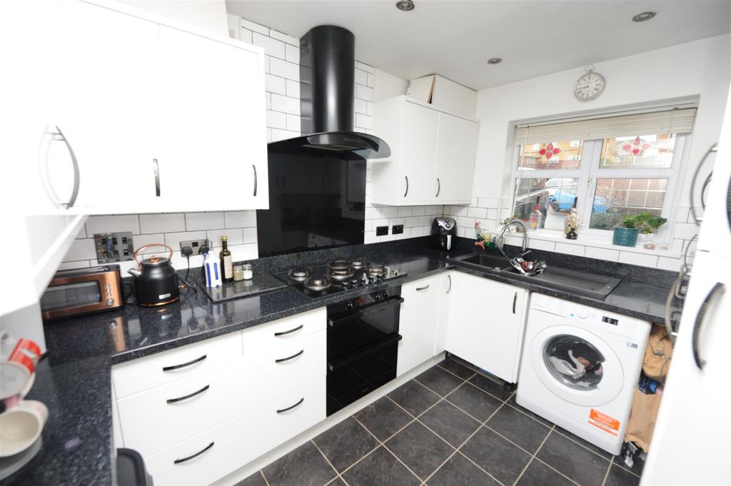 Property photo 2 of 28