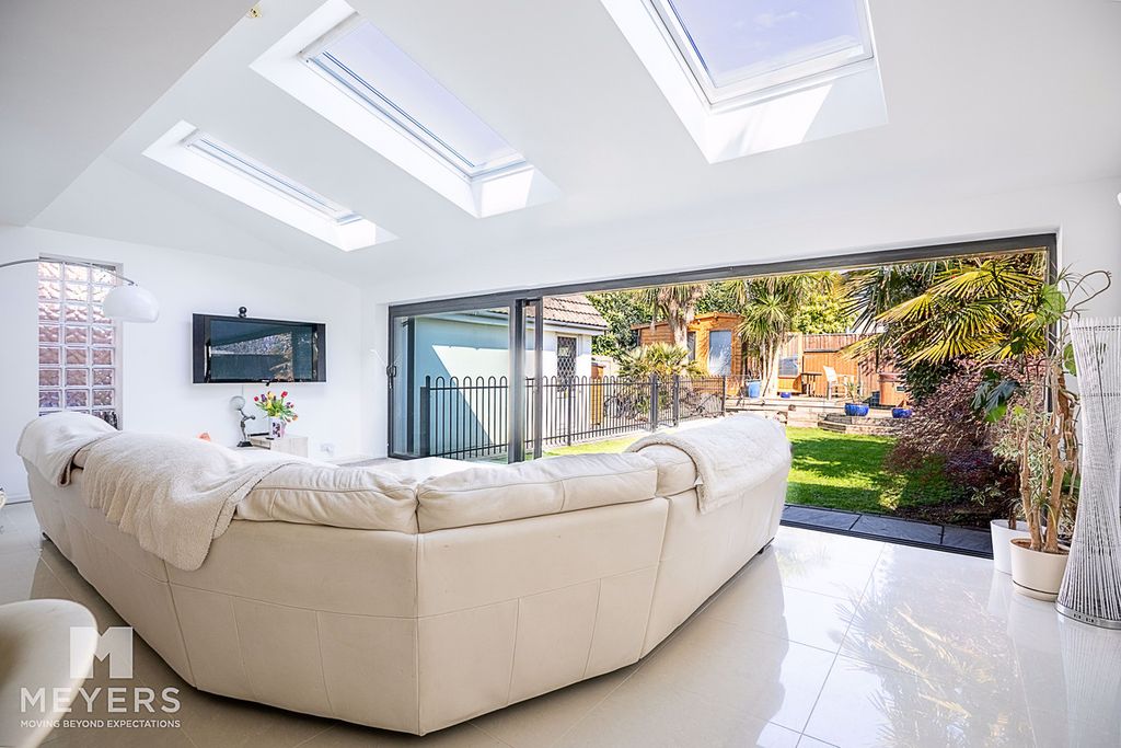 Property photo 3 of 21