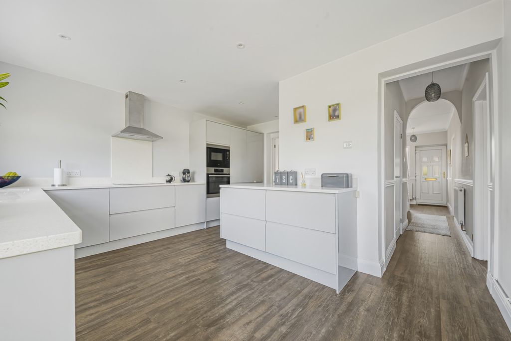 Property photo 3 of 25