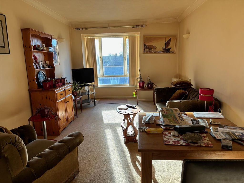 Property photo 3 of 11 L.Jpg