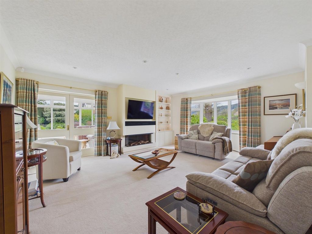Property photo 3 of 37 Cam03972G0-Pr0332-Still003.Jpg