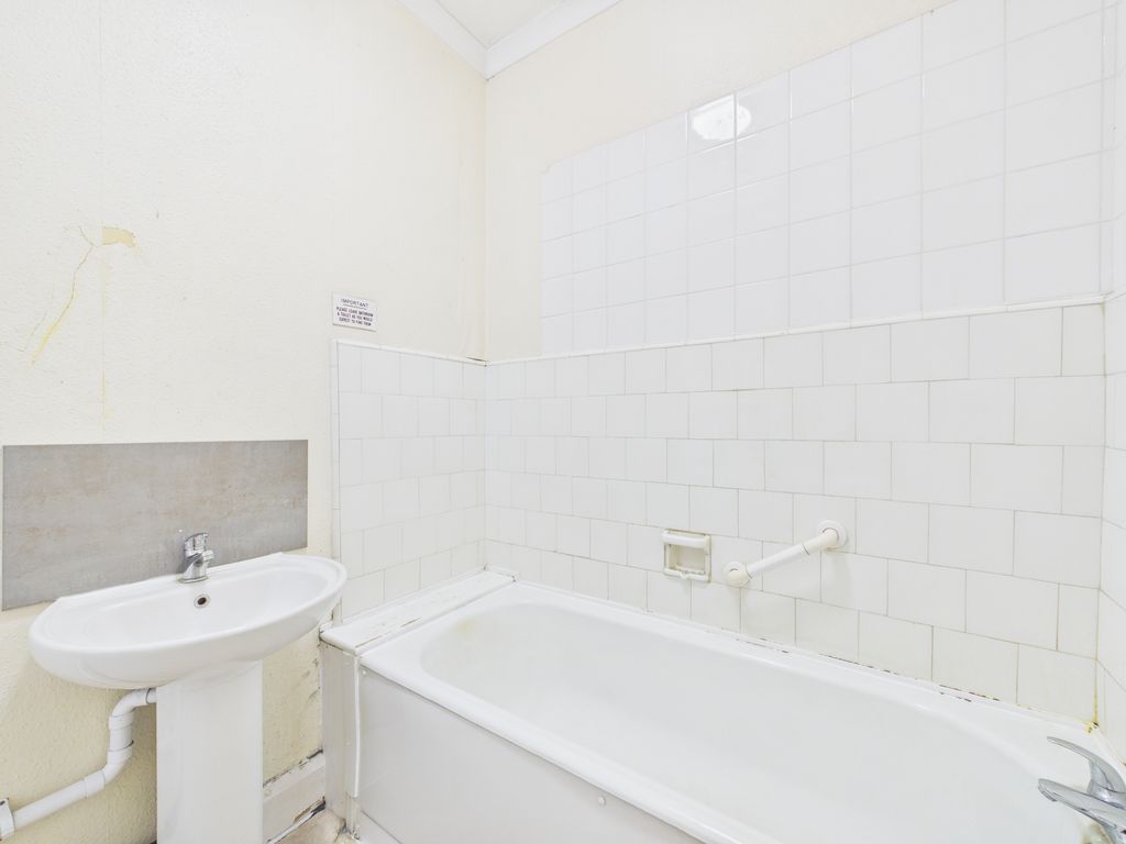 Property photo 3 of 4 Cam03519G0-Pr0525-Still003