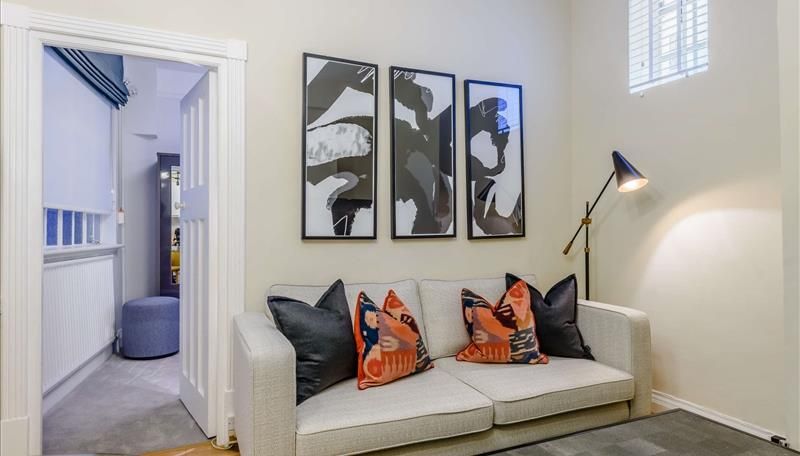 Property photo 3 of 10 Seating Area.Jpg