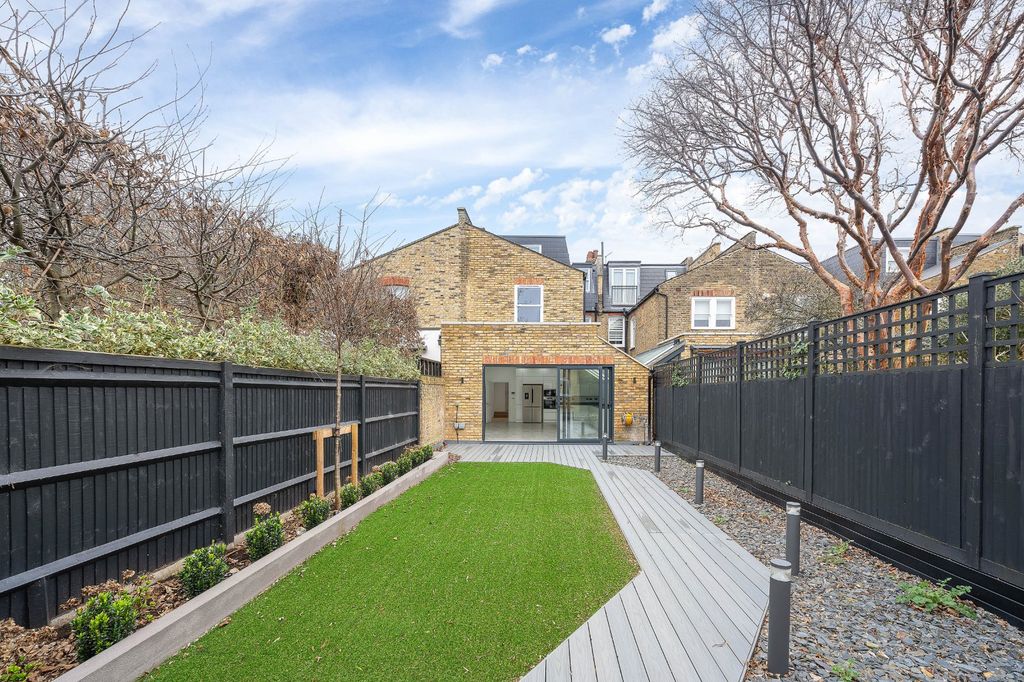 Property photo 2 of 19 Picture No. 10