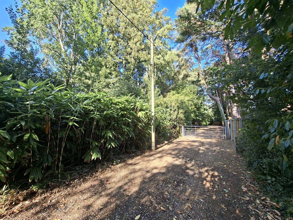 Property photo 2 of 6 579B0B33-d7A9-4Ff1-Ae93-ee4c30ba17A6.Jpg
