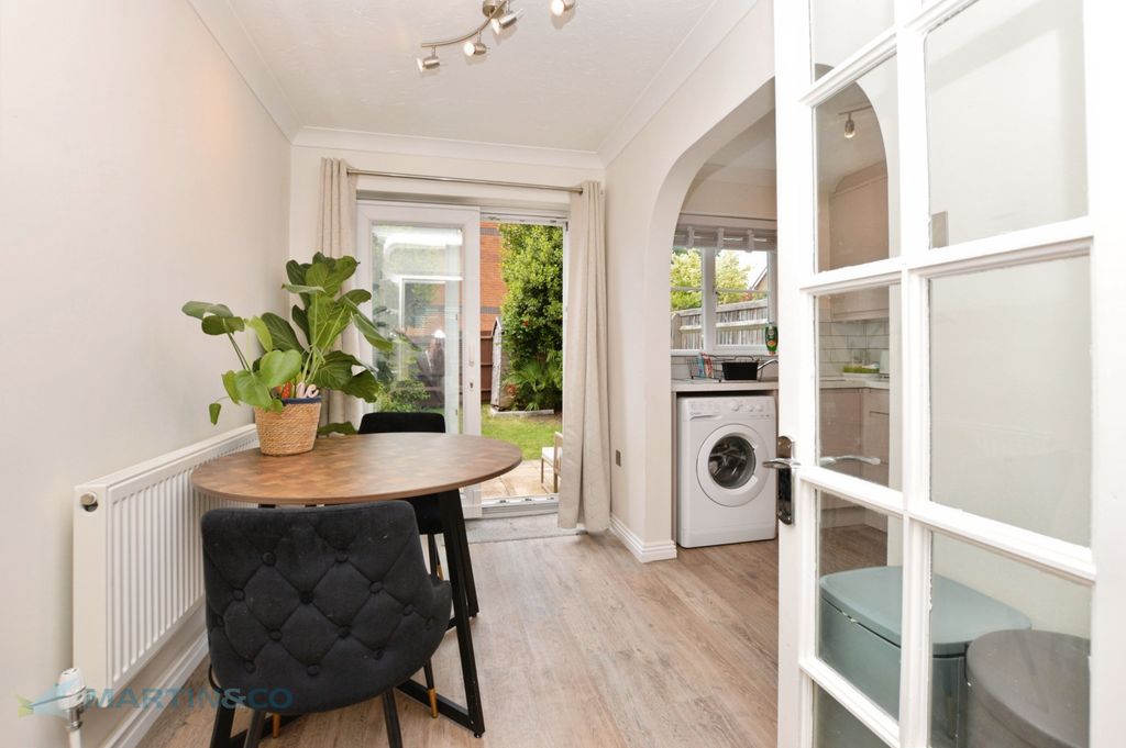 Property photo 3 of 10 9c3F910c-Dining 20Area