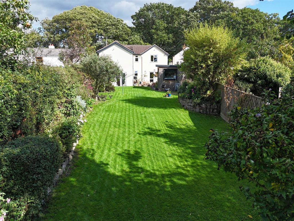 Property photo 2 of 29 Gardens