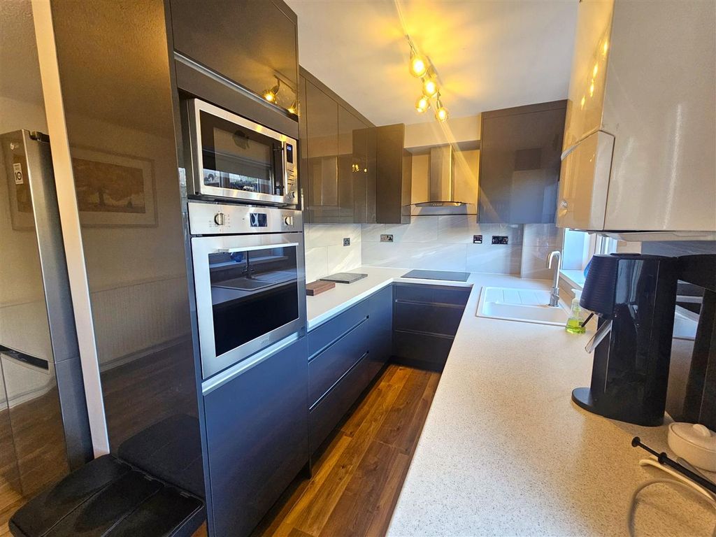 Property photo 3 of 17 Kitchen.Jpg