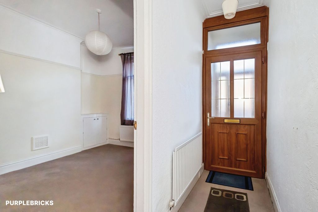 Property photo 2 of 19 Entrance Hallway