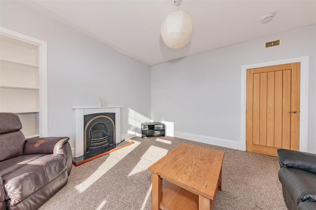 Property photo 3 of 21 4C Wellington Street Dundee-2.Jpg