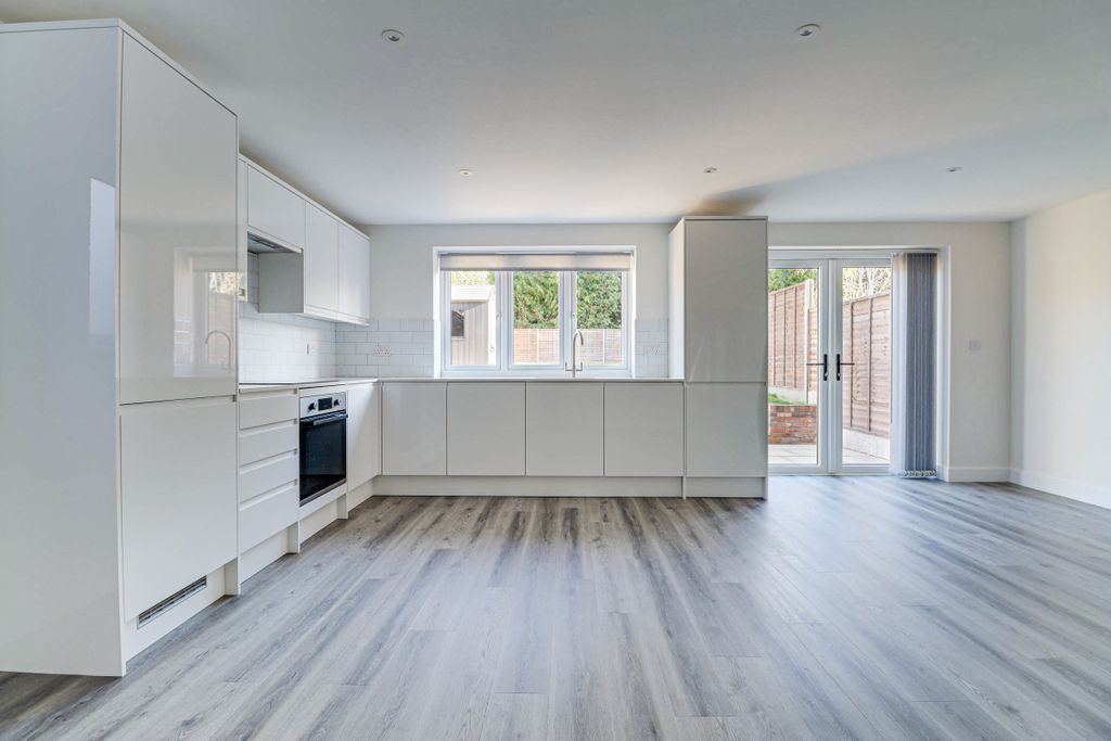 Property photo 2 of 14 Kitchen