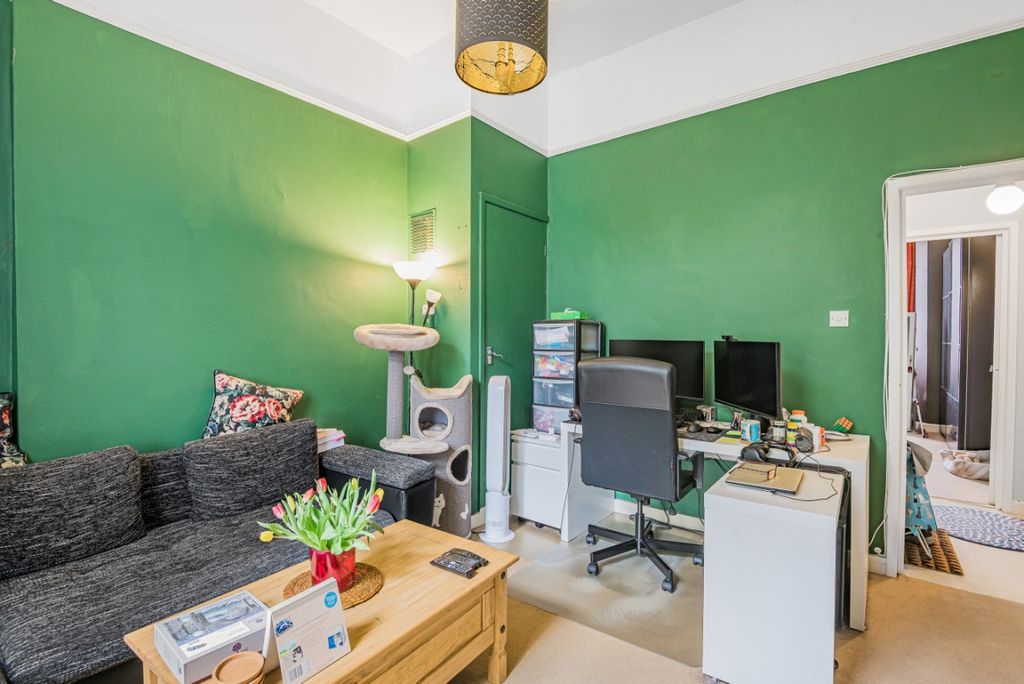 Property photo 2 of 8 815033 (3)