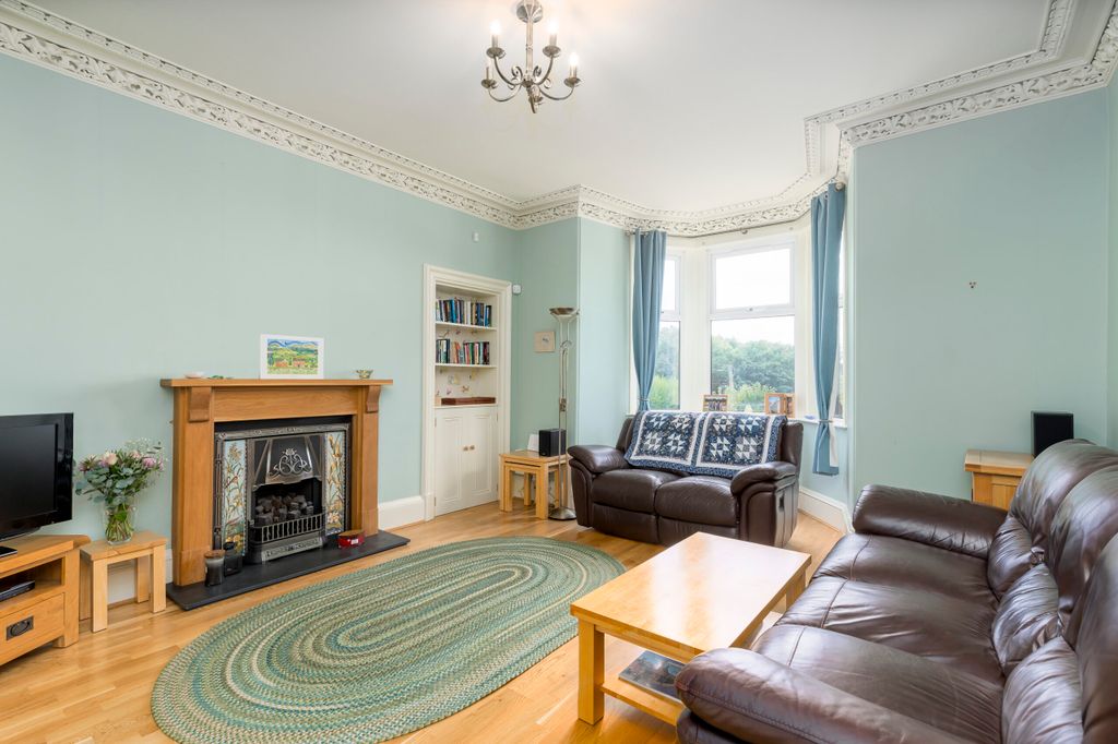 Property photo 3 of 33