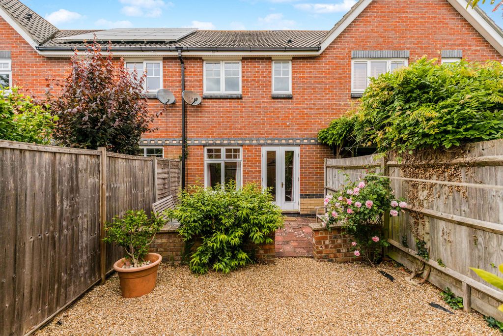 Property photo 2 of 10 7326E0d2-2d40-4870-B